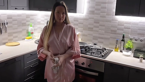 Indian amateur porn video showing girl eating her own pussy