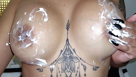 Big natural tits and tattooed bikini for amateur porn