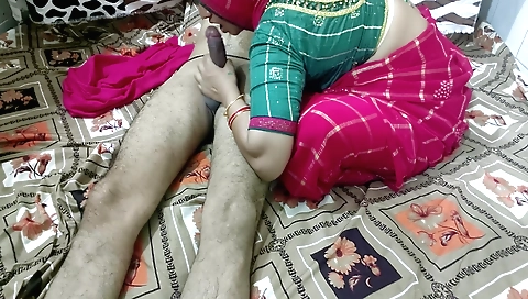 Amateur handjob for a marathi babe with a tight ass