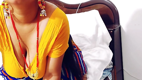 Indian solo female fucks herself in a beautiful naked body