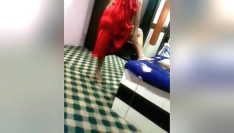 Amateur solo vid with a sexy brunette fucking her cunt