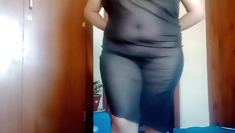 Amateur hot brunette plays with her pussy on webcams