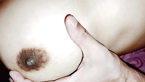 Indian teen bhabhi with a cute face wears a sexy outfit