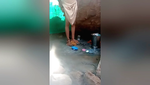 Sexy indian babe is barefoot while bathing in the outdoor