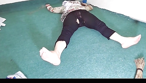 Indian Muslim maid shows her big ass in her black pajamas