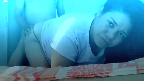 Brunette milf with a big fat ass sucking dick in the car