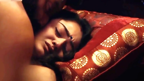 Indian brunette gets her pussy fucked on the webcams