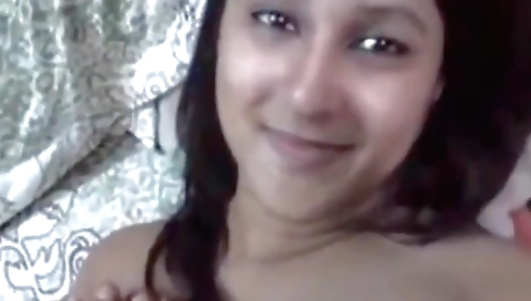 Indian slut takes the big cum on her face and swallow