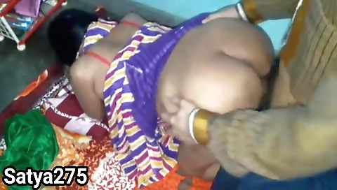 Indian slut in a sexy saree has hairy bush and ass