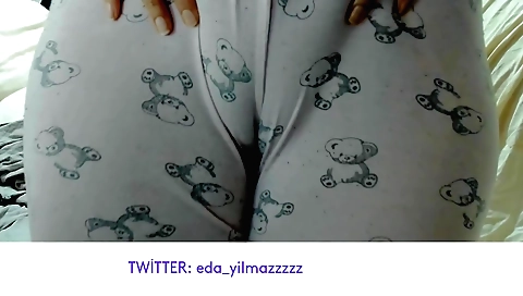 Big ass indian girl shows her beautiful body in a solo