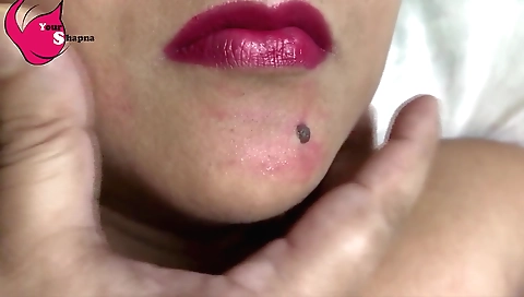 Indian brunette has a hairy pussy in a homemade video