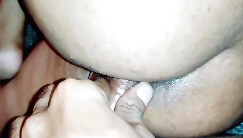 Indian slut in her underwear makes a good anal video