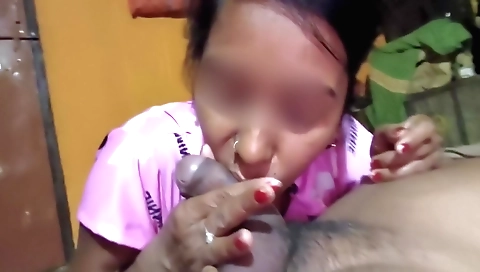 Indian hottie sucks on my cock in homemade porn video