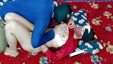 Darji Ne Khobsorat Larki Ko Suit Salai K Bahanay Choda