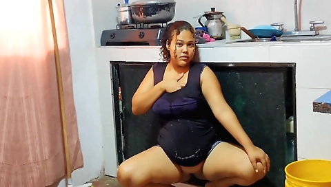 Stepsister cleans the kitchen with her soft vagina