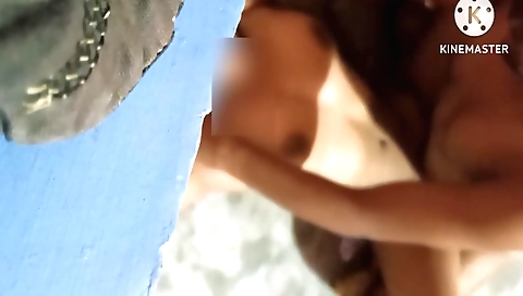 Indian girl shows her beautiful body in a sexy homemade clip