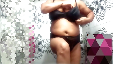 Sexy stepsister-inlaw shows her ass and big boobies