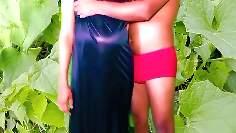 Indian slut shows her sexy body in amateur porn video