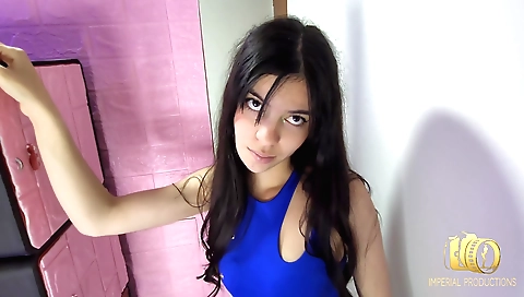 Indian teen with a gorgeous face gets fucked in her lockers