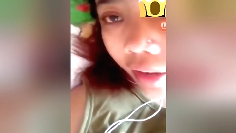 Indian girl shows her pink pussy in the web camera