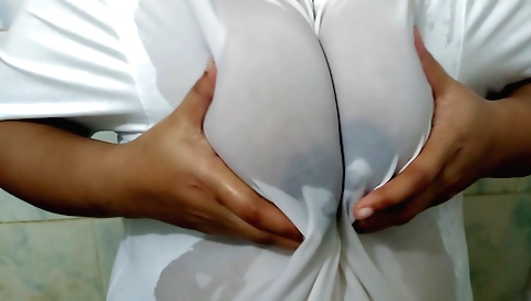 Big tits amateur indian solo girl shows off in shower