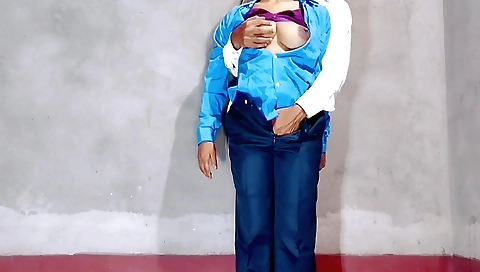 Indian amateur video showing a hairy pussy and creampie