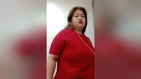 Busty Indian mom gets naked after making homemade cam vid