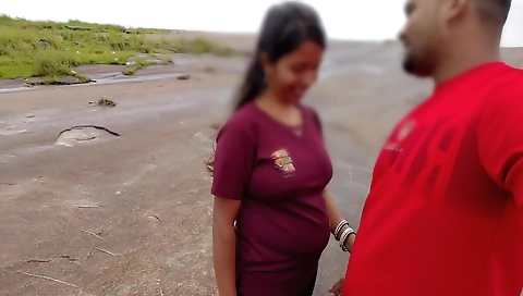 Bhabhi gets a hot and deep blowjob with a massive cock