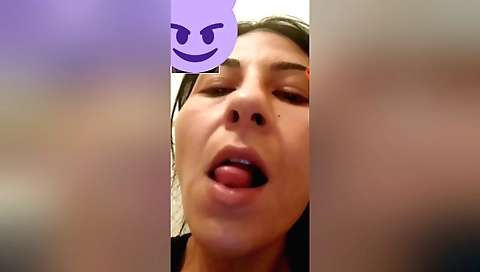 Indian busty babe masturbates in her bedroom on webcam