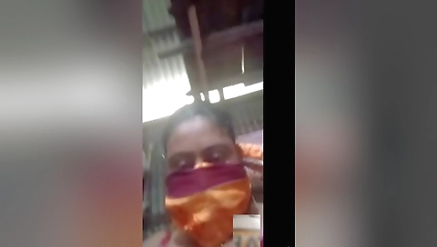 Brunette indian with a sexy ass is with a guy in a call