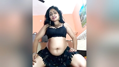 Indian bhabhi has nice big booty and ass in homemade video