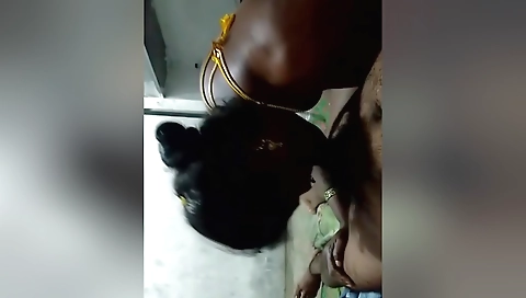 Indian amateur video showing a horny girl with a nice body