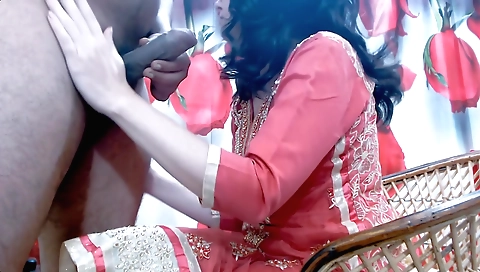 Brunette teen video game with sexy moves on webcam