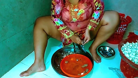 Desi Ko Tremendous Choda Kitchen Par Jab Uski Cooking Karti Hoon