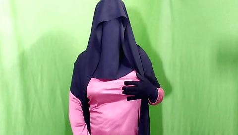 Indian woman with a sexy face in a dress in hd video