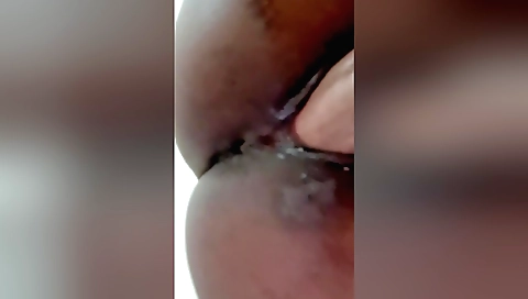 Indian chick gets fucked in the car in her amateur sex video