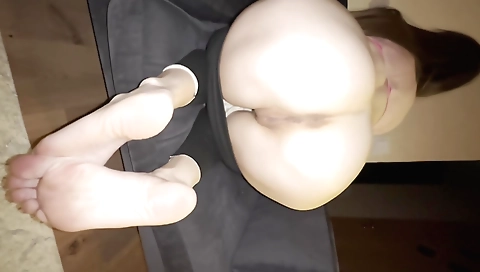 Brunette teen girl gets fucked by a guy in the car