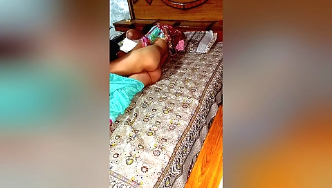 Amateur brunette teen girl caught in a car getting sex