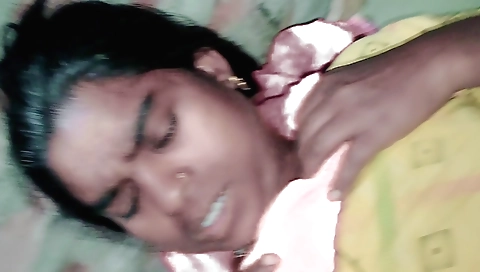 Amateur hussy fucks her hubby in amateur hardcore porn clip