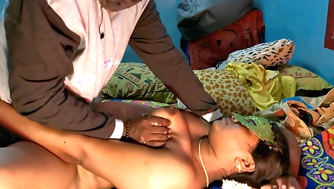 Indian mature amateur video showing her fucking with husband