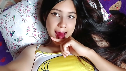 Indian teen 18+ naked and penetrates with her wet pussy