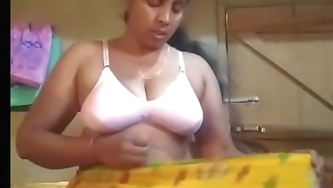 Indian babe shows off her body in a hot solo video