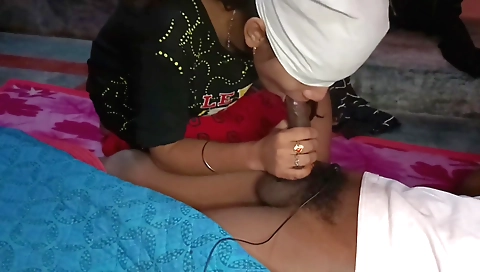 Indian amateur sex video 18+ teen girl sucking a cock