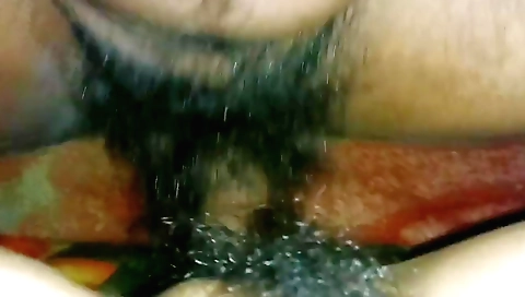 Amateur hairy babe with natural body showing her hairy legs