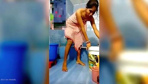 Indian amateur woman wearing sexy dress for shower