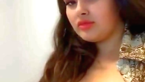 Huge Boobs - Desi Beauty Exposing Her Selfie Mms Video
