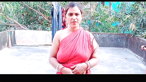 Brunette masturbation in outdoor solo amateur video