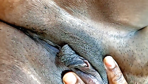 Solo female with natural body and a nice vagina porn video