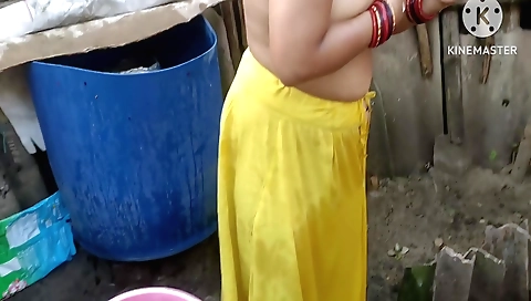 Indian hottie bhabhi with a huge big booty 2014 outdoor shower