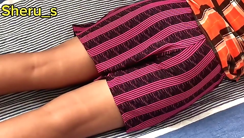 Hindi pornstar showing her lovely body in homemade video